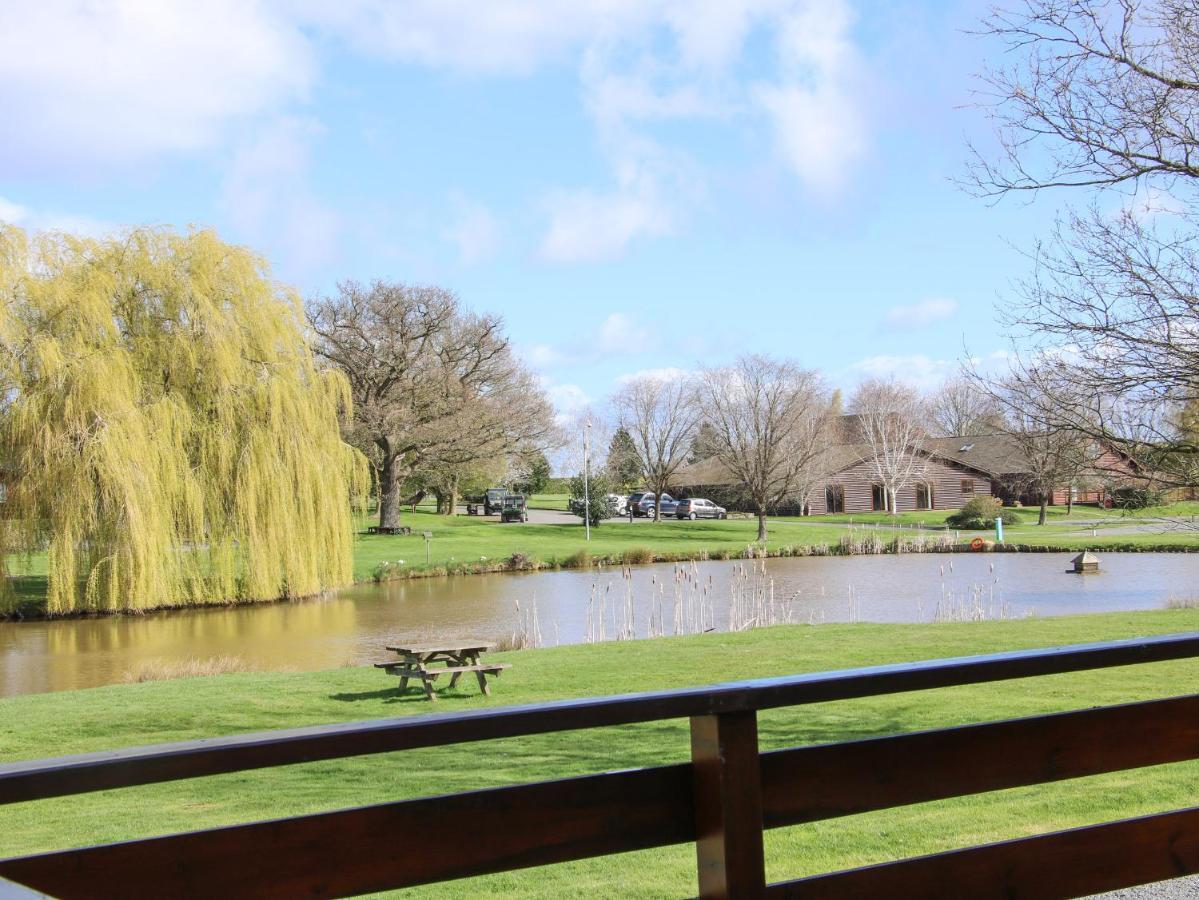 Oak Lodge Hadnall Exterior foto